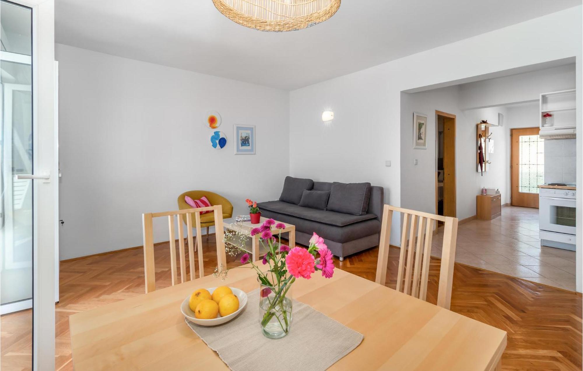 Lovely Apartment In Novi Vinodolski With Wifi Eksteriør bilde