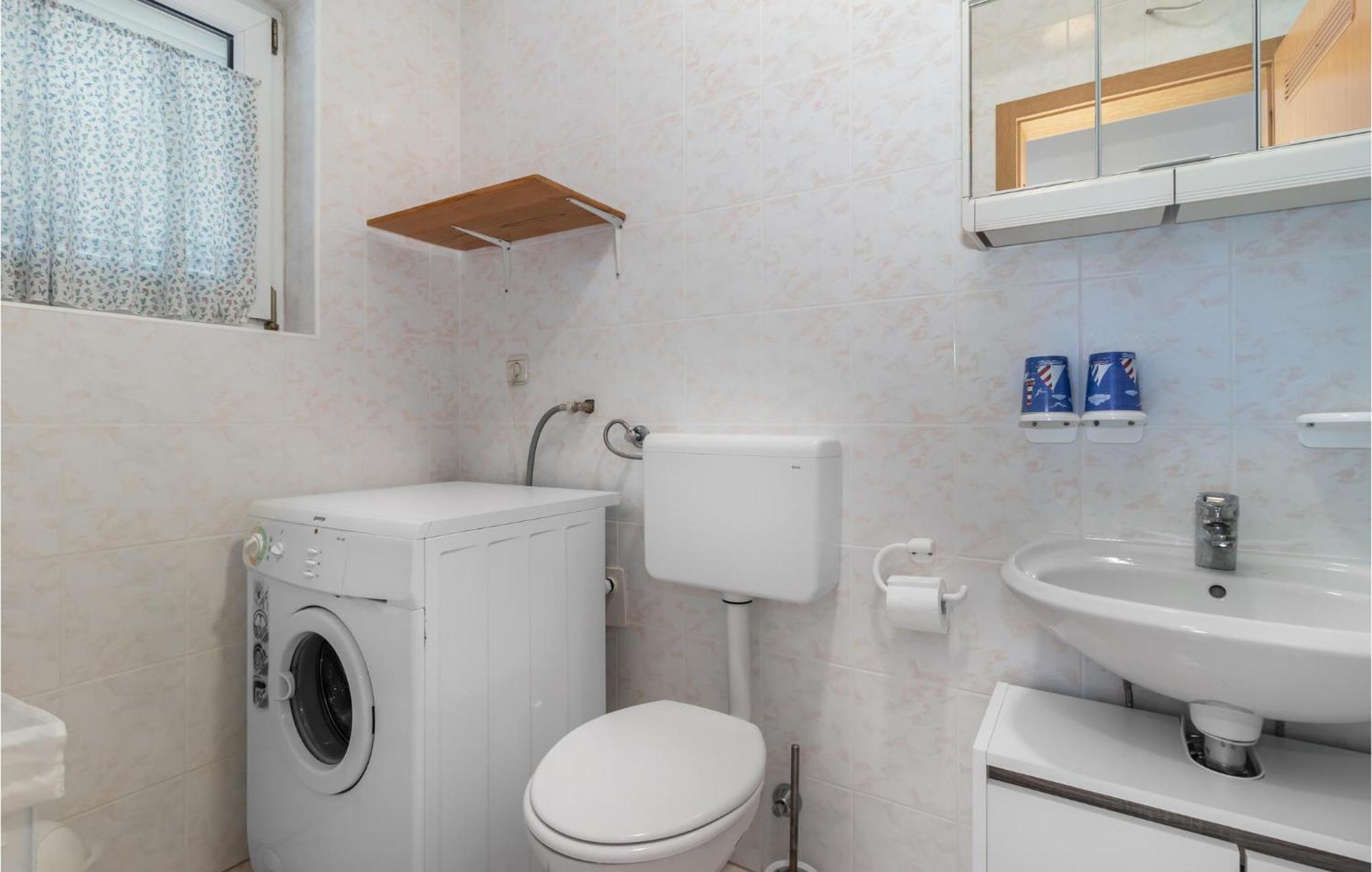 Lovely Apartment In Novi Vinodolski With Wifi Eksteriør bilde